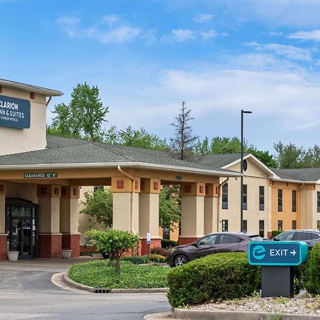 Clarion Inn & Suites Northwest Indianapolis Bagian luar foto