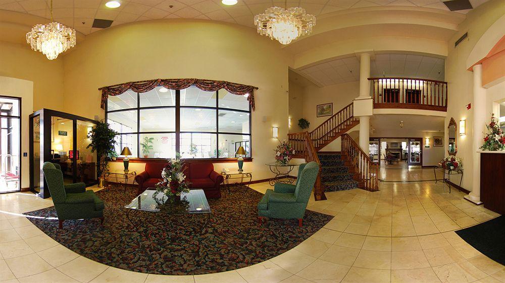 Clarion Inn & Suites Northwest Indianapolis Bagian luar foto