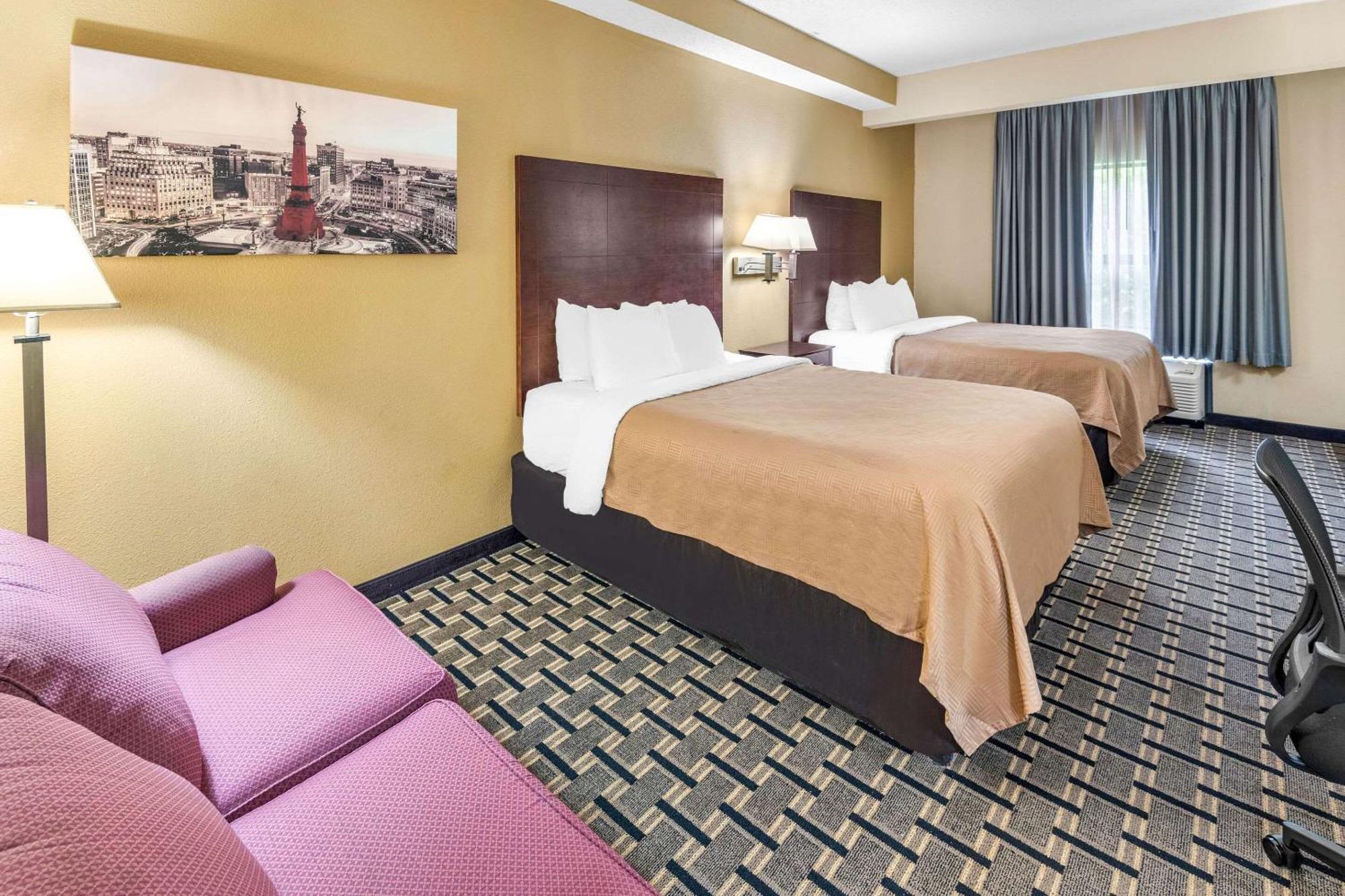 Clarion Inn & Suites Northwest Indianapolis Bagian luar foto
