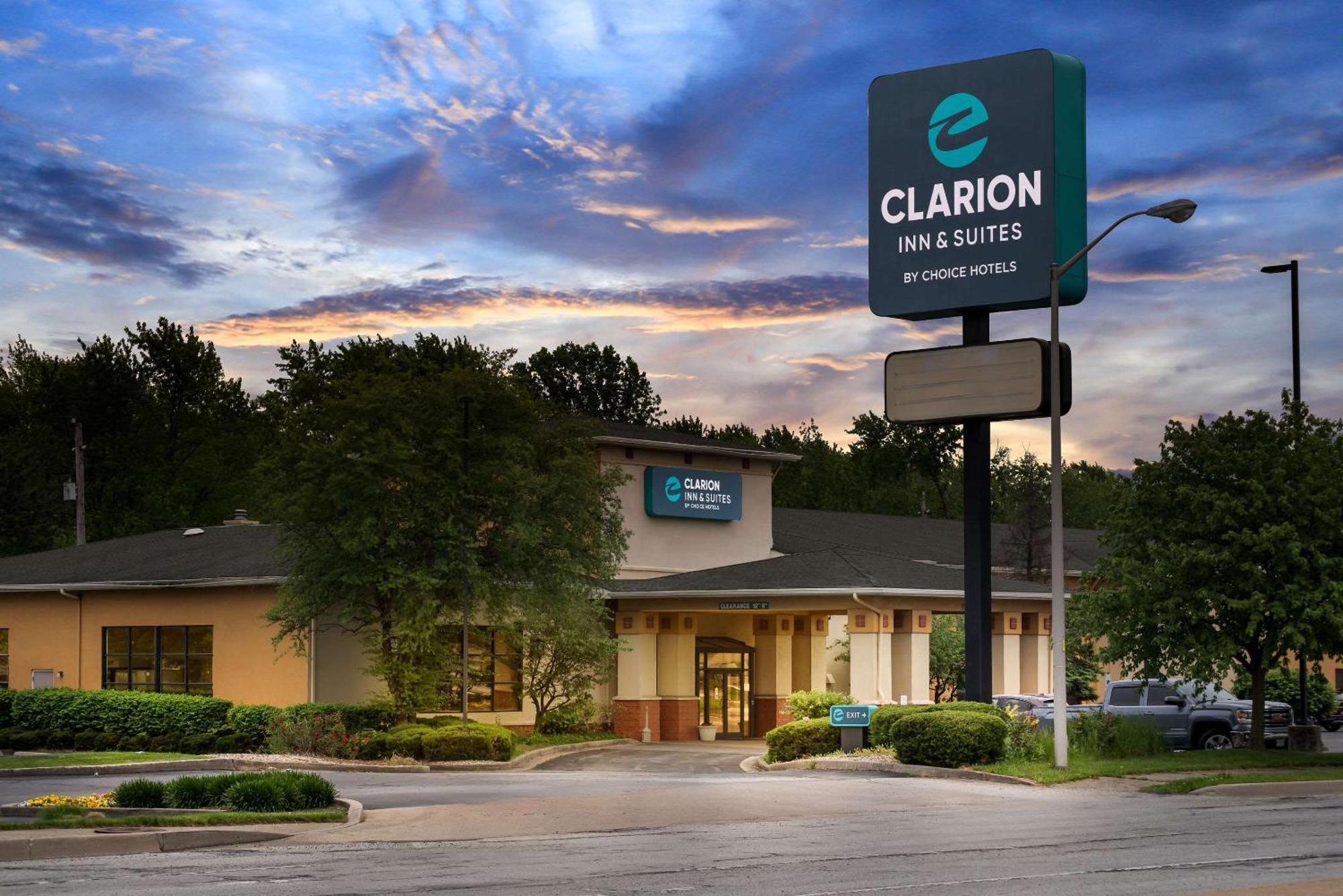 Clarion Inn & Suites Northwest Indianapolis Bagian luar foto