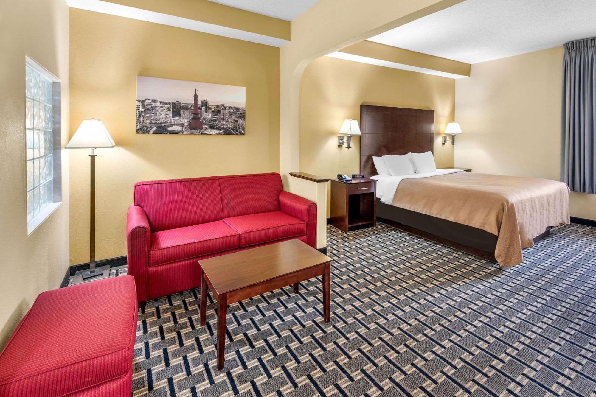 Clarion Inn & Suites Northwest Indianapolis Bagian luar foto