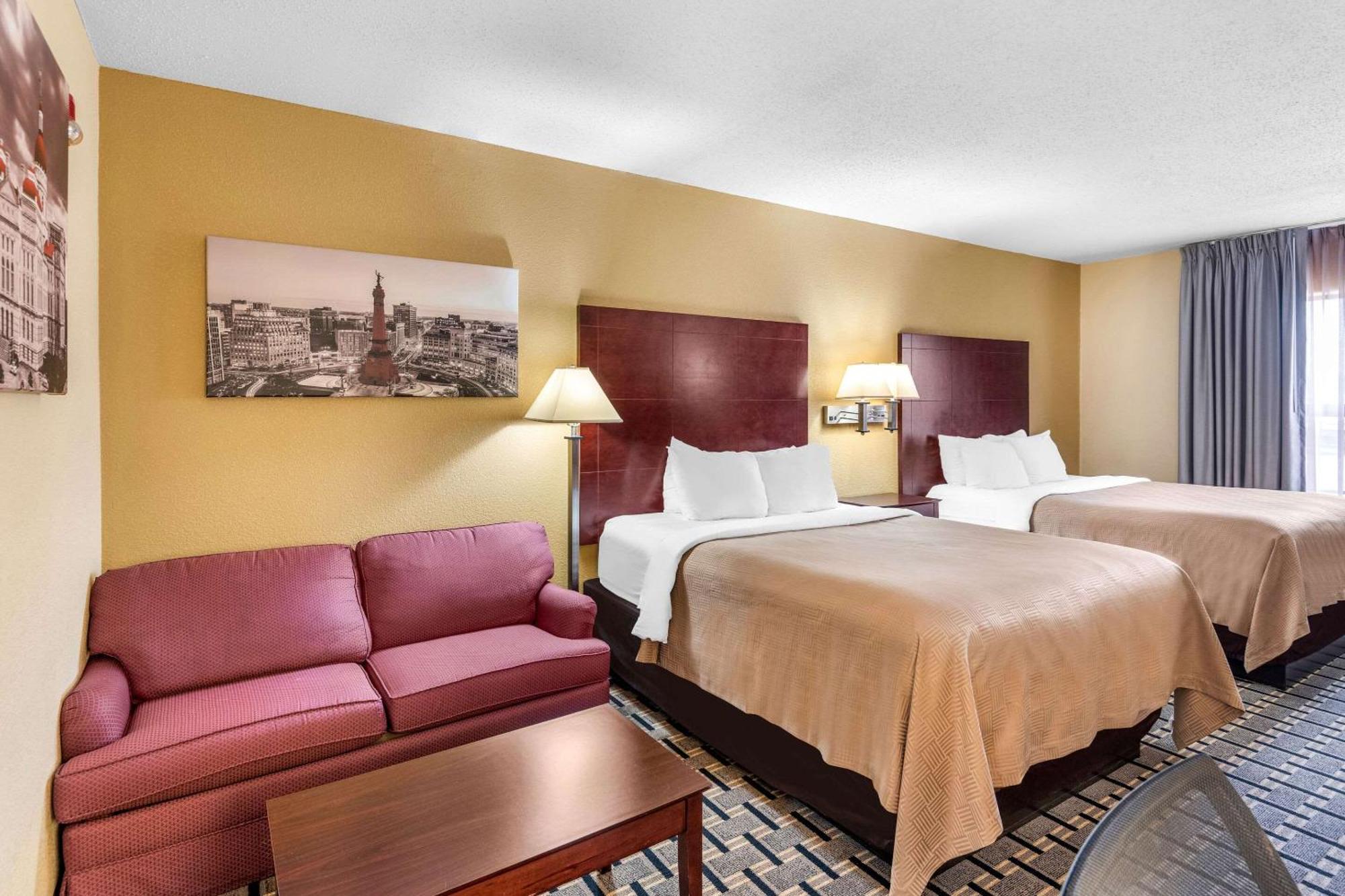 Clarion Inn & Suites Northwest Indianapolis Bagian luar foto