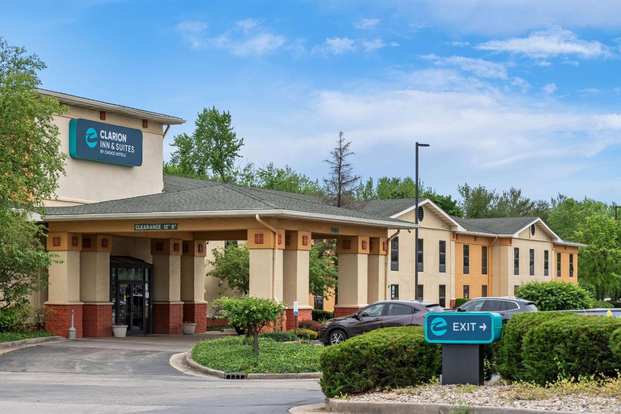 Clarion Inn & Suites Northwest Indianapolis Bagian luar foto